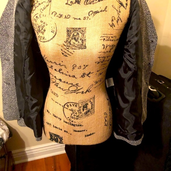 LE SUIT | boucle suit w/button down suit - Picture 6 of 8